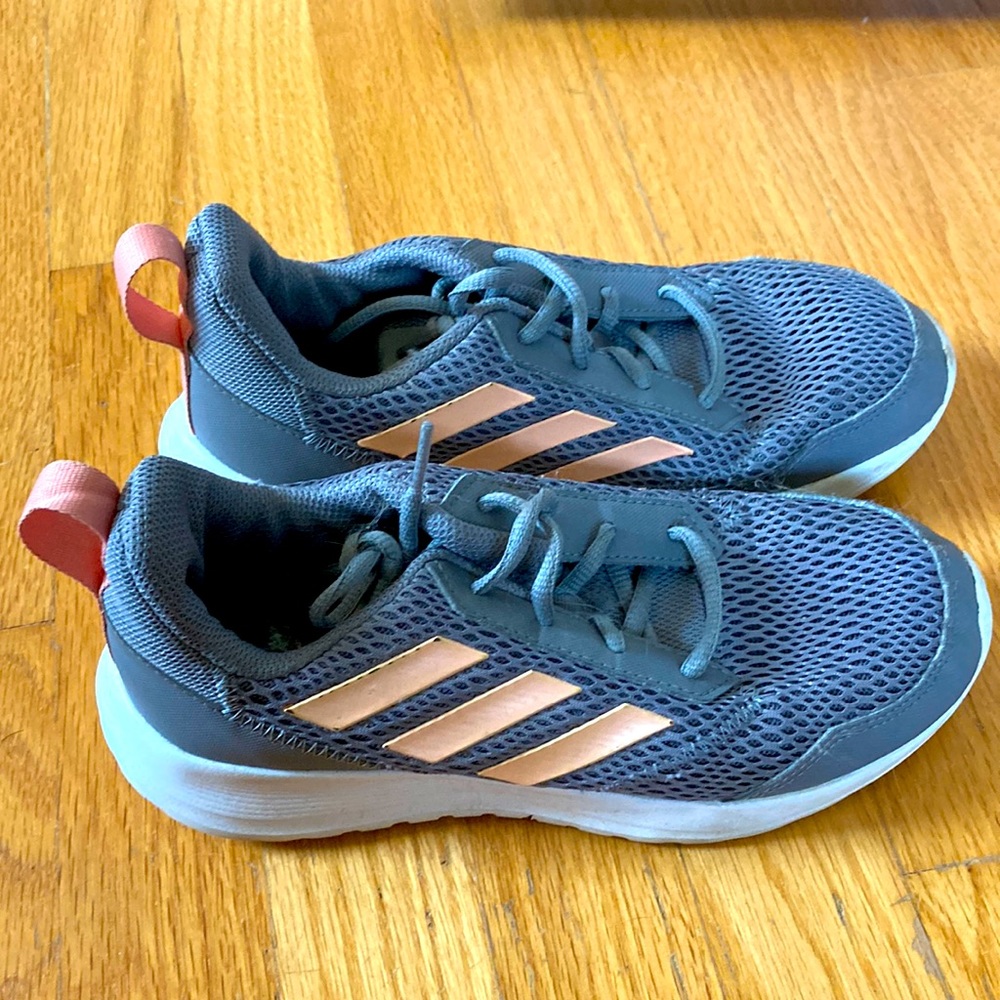 Great condition kids adidas sneakers. Size 4.5